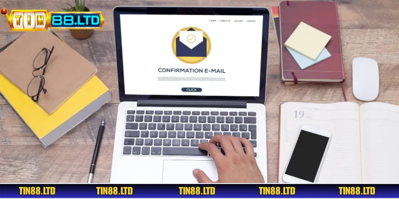 Đợi email từ hệ thống gửi về để xác nhận hợp đồng hợp tác
